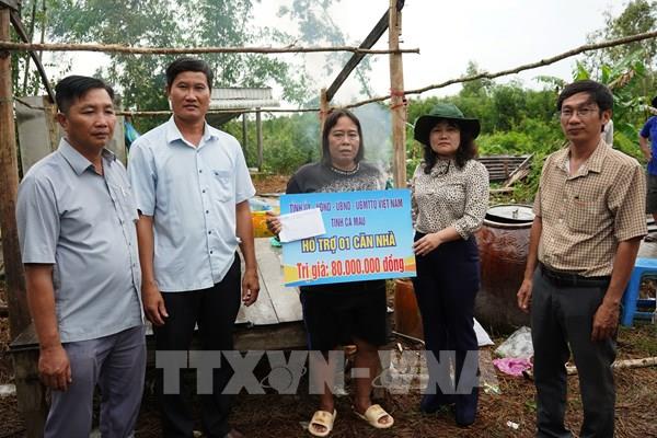 Cà Mau: Lốc xoáy làm 27 căn nhà hư hỏng, hỗ trợ kịp thời cho người dân