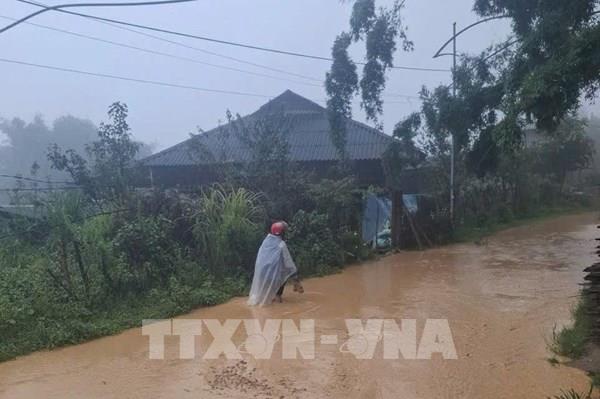 Mưa lớn gây sạt lở, ngập úng cục bộ tại nhiều tuyến đường Lào Cai