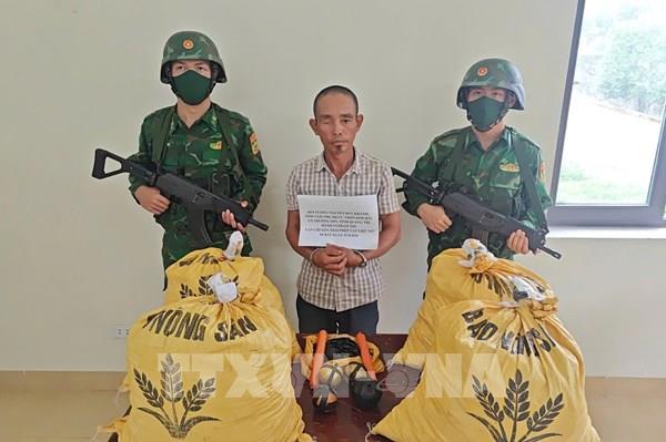 Bắt đối tượng vận chuyển trái phép hàng trăm kilogram vật liệu nổ ở khu vực biên giới