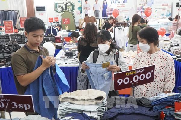 Lần đầu Mega Sale hàng hiệu quy mô lớn đến Cao Lãnh