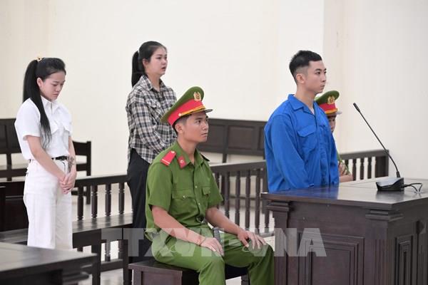 Lập 20 gian hàng để tạo đơn “ảo” bán thực phẩm giả, 3 bị cáo lĩnh 46 năm tù