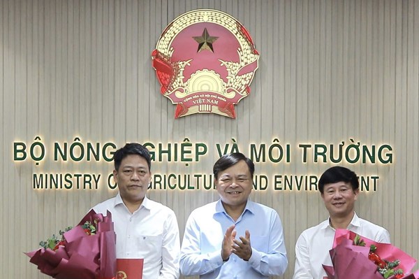 Bộ Nông nghiệp và Môi trường công bố các quyết định điều động, bổ nhiệm cán bộ lãnh đạo, quản lý