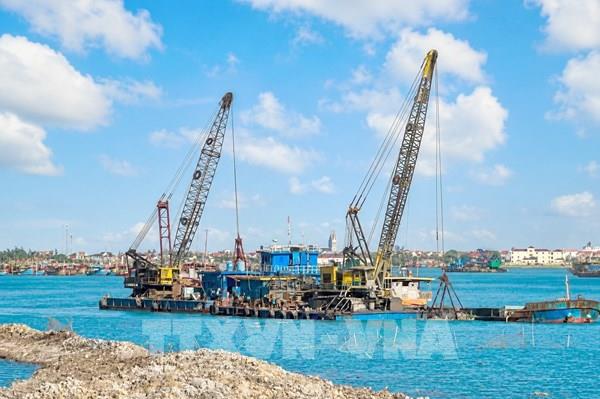 Dựng “lá chắn” cho tàu cá Bắc sông Gianh trước mùa mưa bão