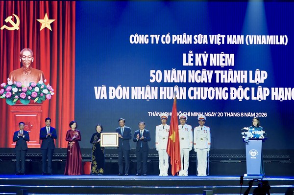 Sau danh hiệu Anh hùng Lao động, Vinamilk tiếp tục đón nhận Huân chương độc lập hạng nhất