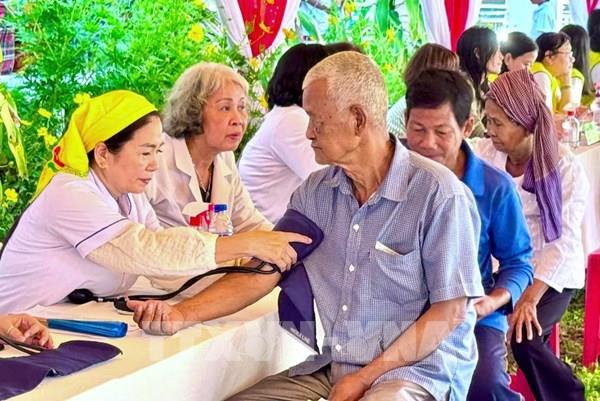 Ấm áp tình người nơi vùng sóc Khmer Ô Lâm