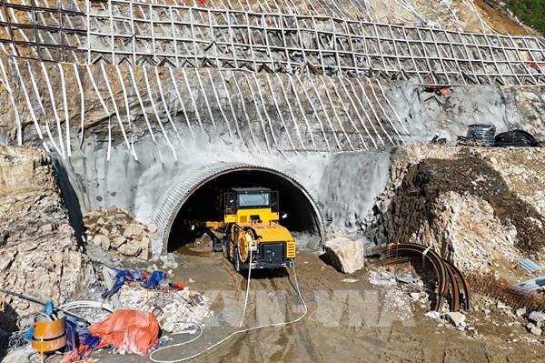 Tăng tốc thi công Hầm đường bộ qua đèo Hoàng Liên vốn 3.300 tỷ đồng