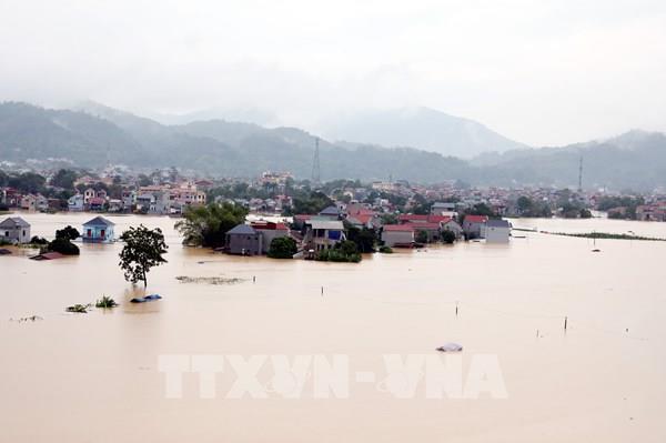 Vượt mưa lũ, kịp thời hỗ trợ người dân vùng ngập Lạng Sơn