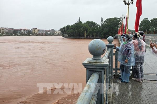 Người dân thấp thỏm chờ ngày về nhà khi mực nước sông Kỳ Cùng giảm nhẹ