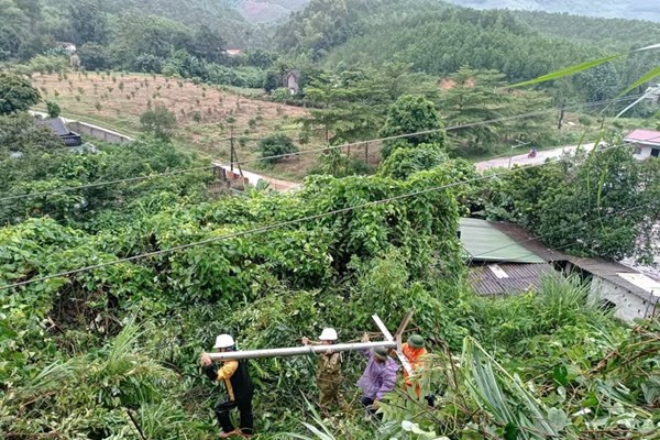 Chủ động nguồn lực, tăng tốc khôi phục điện tại các vùng ảnh hưởng bão số 4