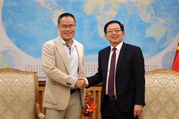 Phó Thủ tướng Hồ Quốc Dũng tiếp chuyên gia AI người Việt tại Pháp
