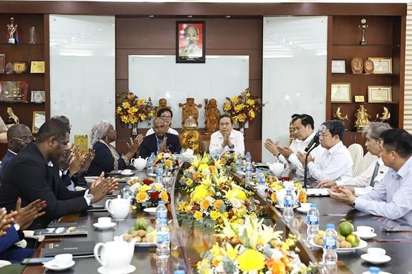 Chủ tịch Quốc hội Trần Thanh Mẫn và Chủ tịch Quốc hội Côte d&rsquo;Ivoire thăm mô hình phát triển nông nghiệp tại Cần Thơ