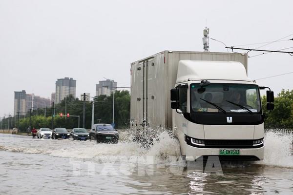 Trung Quốc nâng mức cảnh báo khi các cơn bão đang áp sát