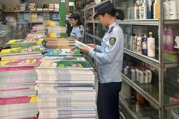 Tăng kiểm tra, kiểm soát sách giáo khoa và đồ dùng học tập trước thềm năm học mới