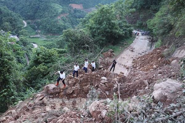 Sạt lở ảnh hưởng trường học, Lạng Sơn khẩn trương khoanh vùng nguy hiểm