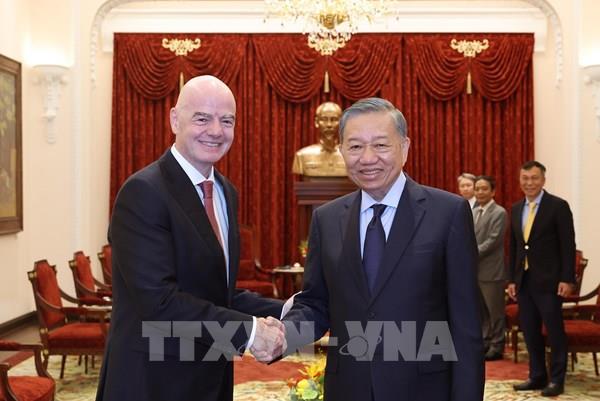 Tổng Bí thư, Chủ tịch nước Tô Lâm tiếp Chủ tịch Liên đoàn Bóng đá thế giới