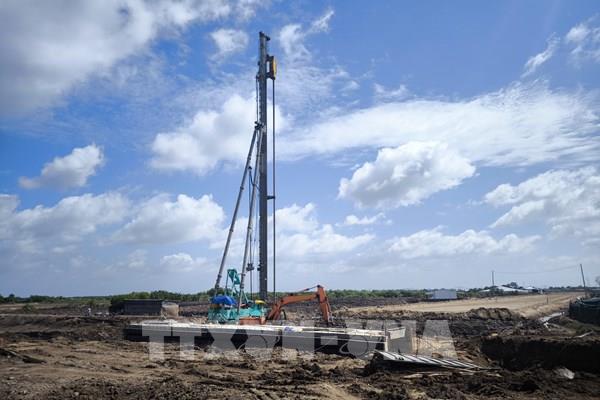 Hợp long cầu Ba Lai 8 trên tuyến đường bộ ven biển Vĩnh Long