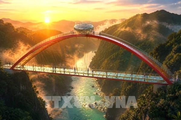 Khởi công cầu kính đầu tiên tại Tuyên Quang