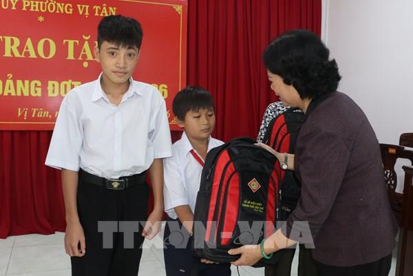 Thắp sáng niềm tin, xoa dịu nỗi đau da cam trên đất Cần Thơ