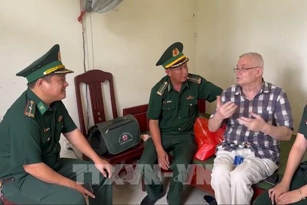 Kịp thời cấp cứu du khách nước ngoài có dấu hiệu đột quỵ tại Cửa khẩu quốc tế Lao Bảo