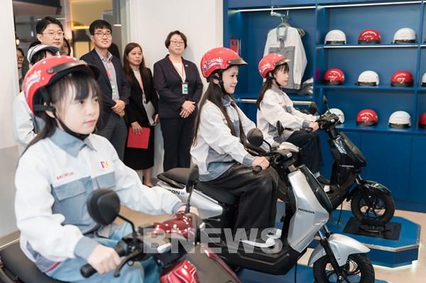 Honda Việt Nam ra mắt sân chơi công nghệ xe máy điện cho trẻ em
