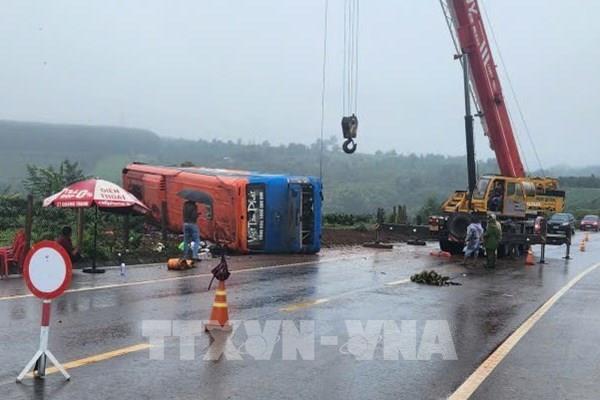 Lật xe khách, một người chết nhiều người bị thương