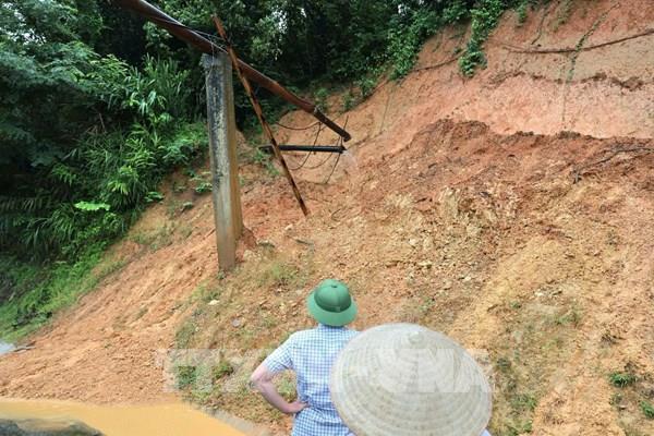 Sạt lở taluy dương gây ảnh hưởng tới nhiều hộ dân