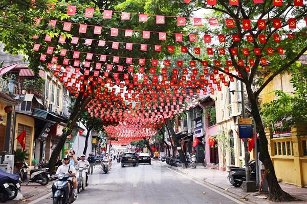 Hà Nội rực rỡ cờ hoa chào mừng ngày Quốc khánh 2/9
