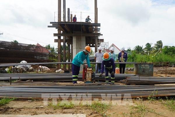 Những giọt mồ hôi xuyên nghỉ lễ trên cao tốc Mỹ An - Cao Lãnh