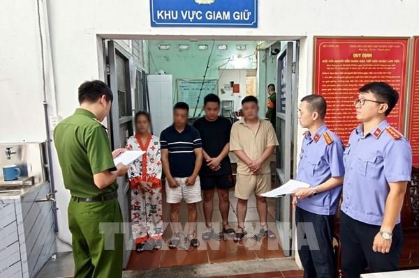 Tạm giữ hình sự 4 đối tượng hành hung tài xế taxi ở Quảng Ninh