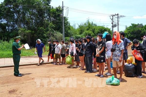 Tiếp nhận 86 công dân Việt Nam do Campuchia trao trả