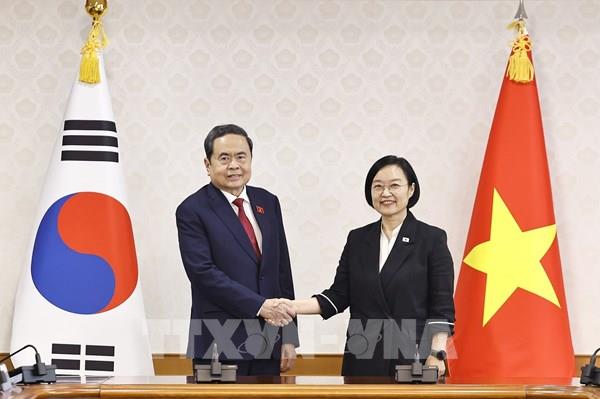 Chủ tịch Quốc hội Trần Thanh Mẫn hội kiến Thủ tướng Hàn Quốc Han Seong Sook