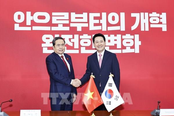Chủ tịch Quốc hội Trần Thanh Mẫn tiếp Chủ tịch Đảng Sức mạnh Quốc dân Jang Dong Hyeok