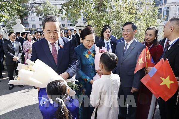 Chủ tịch Quốc hội Trần Thanh Mẫn gặp gỡ cộng đồng kiều bào tại Mông Cổ