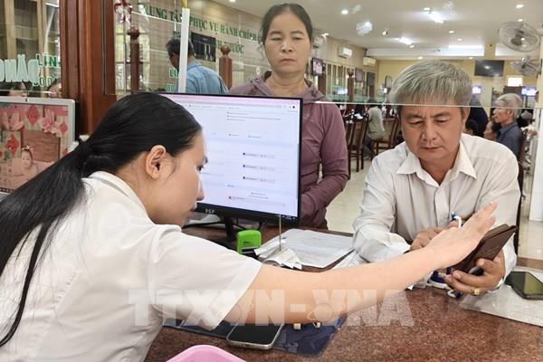 Khi cán bộ không chỉ chờ dân đến làm thủ tục