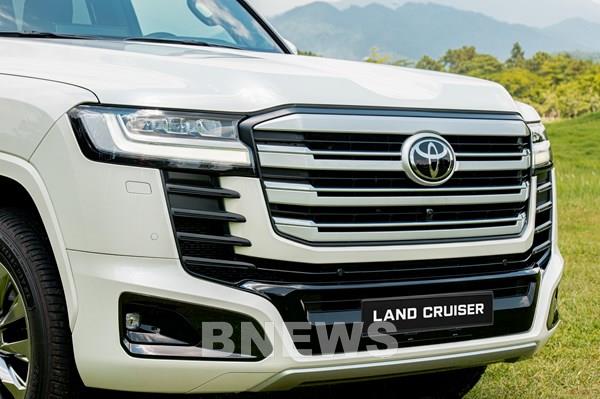 Toyota Land Cruiser 300 HEV về Việt Nam có giá từ 4,71 tỷ đồng