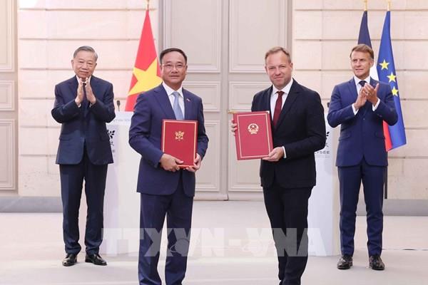 Tổng Bí thư, Chủ tịch nước Tô Lâm chứng kiến Lễ trao các văn kiện hợp tác giữa Việt Nam - Pháp
