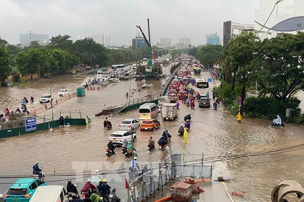 Mưa mưa lớn kéo dài, Hà Nội ngập nhiều tuyến phố