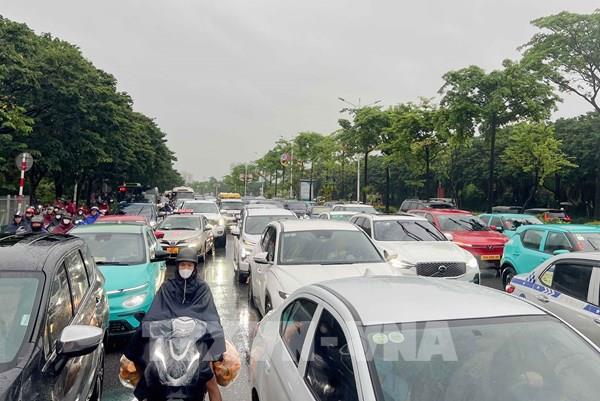Hà Nội xuất hiện nhiều điểm ngập úng, giao thông ùn tắc