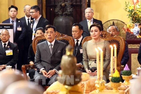Nhà vua Thái Lan và Hoàng hậu thăm chùa Quán Sứ và dự Lễ cầu an