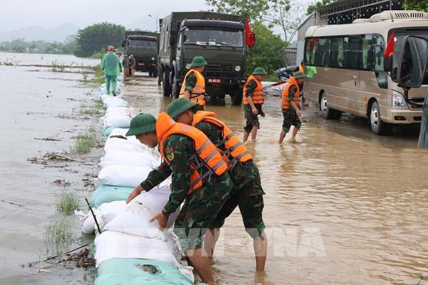 Hà Nội phân luồng tổ chức giao thông tại các vị trí bị ngập úng trên địa bàn 5 xã