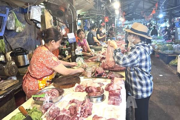 Mưa kéo dài, giá thực phẩm Hà Nội biến động cục bộ​