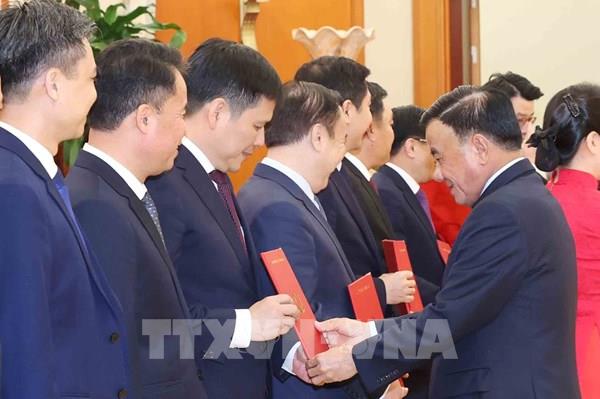 Hội nghị công bố 12 quyết định của Bộ Chính trị, Ban Bí thư về công tác cán bộ