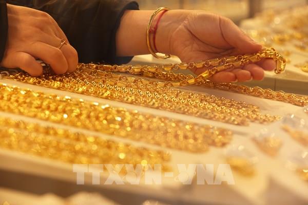 Giá vàng thế giới ghi nhận tuần tăng đầu tiên sau 3 tuần giảm