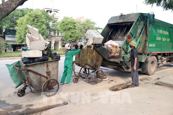 Kỳ vọng sớm thu gom rác bằng xe ba bánh chạy điện thay xe tự chế