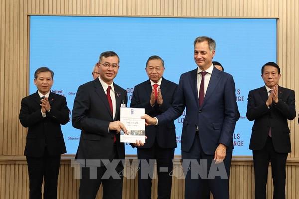 Tổng Bí thư, Chủ tịch nước Tô Lâm chứng kiến Lễ trao các văn kiện, thỏa thuận hợp tác với LHQ