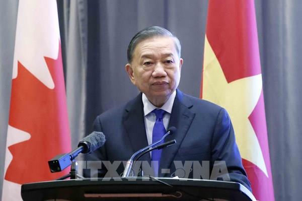 Tổng Bí thư, Chủ tịch nước Tô Lâm gặp gỡ cán bộ, nhân viên Đại sứ quán và cộng đồng người Việt Nam tại Canada