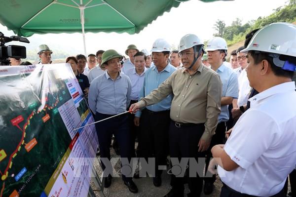 Phó Thủ tướng Thường trực Phạm Gia Túc kiểm tra, chỉ đạo đẩy nhanh tiến độ 2 tuyến cao tốc Hữu Nghị - Chi Lăng và Đồng Đăng - Trà Lĩnh