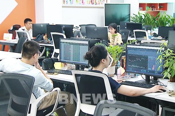 Giải mã áp lực "sell-on-news" và kịch bản VN-Index tháng 10