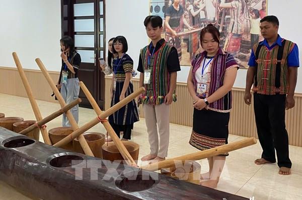 Khi du khách được “làm người S’tiêng” ở sóc Bom Bo