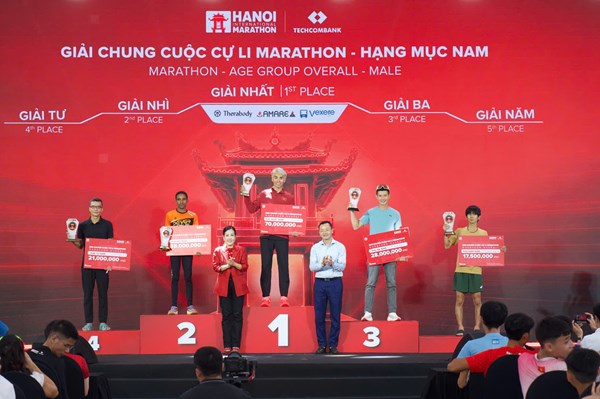 14.500 vận động viên chinh phục Giải Marathon Quốc tế Hà Nội Techcombank mùa thứ 5